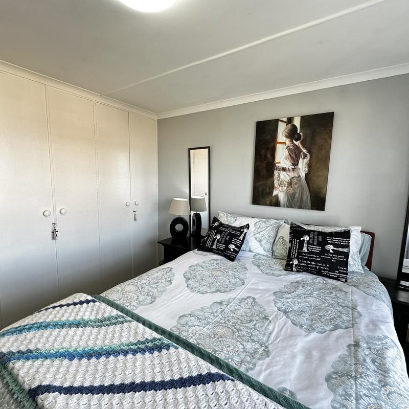5 Bedroom Property for Sale in Reebok Western Cape